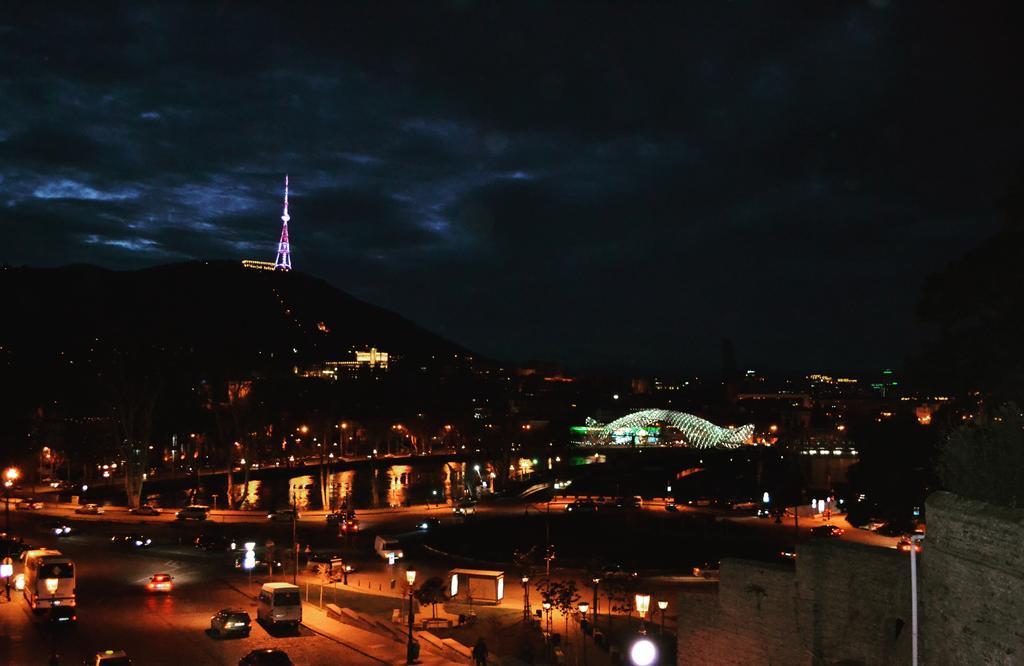 Tiflis Metekhi Hotel Exterior photo